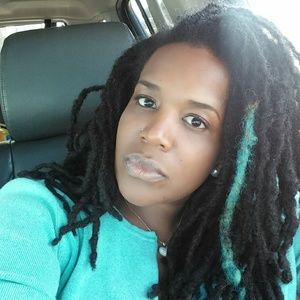 Meet your Posher, Ena